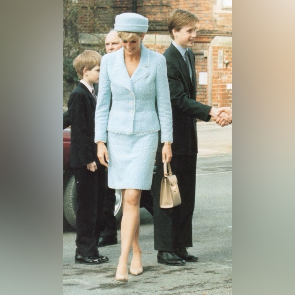 Chanel 1997 Blue White Princess Diana Tweed Suit. - Picture 16 of 16